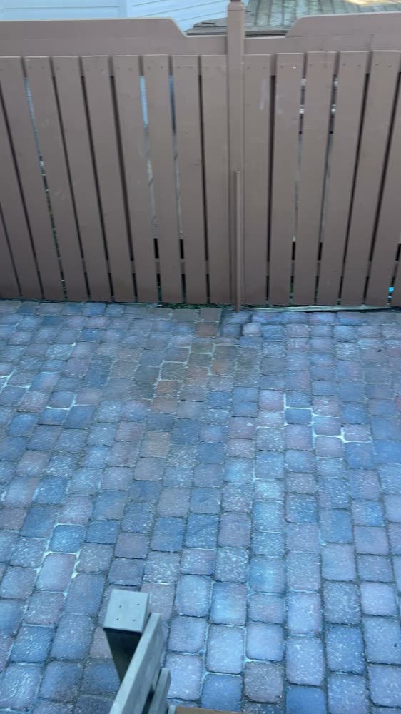 Terrasse en pavé uni à Hull remise à niveau, joints pleins, scellant en train de sécher, après les travaux